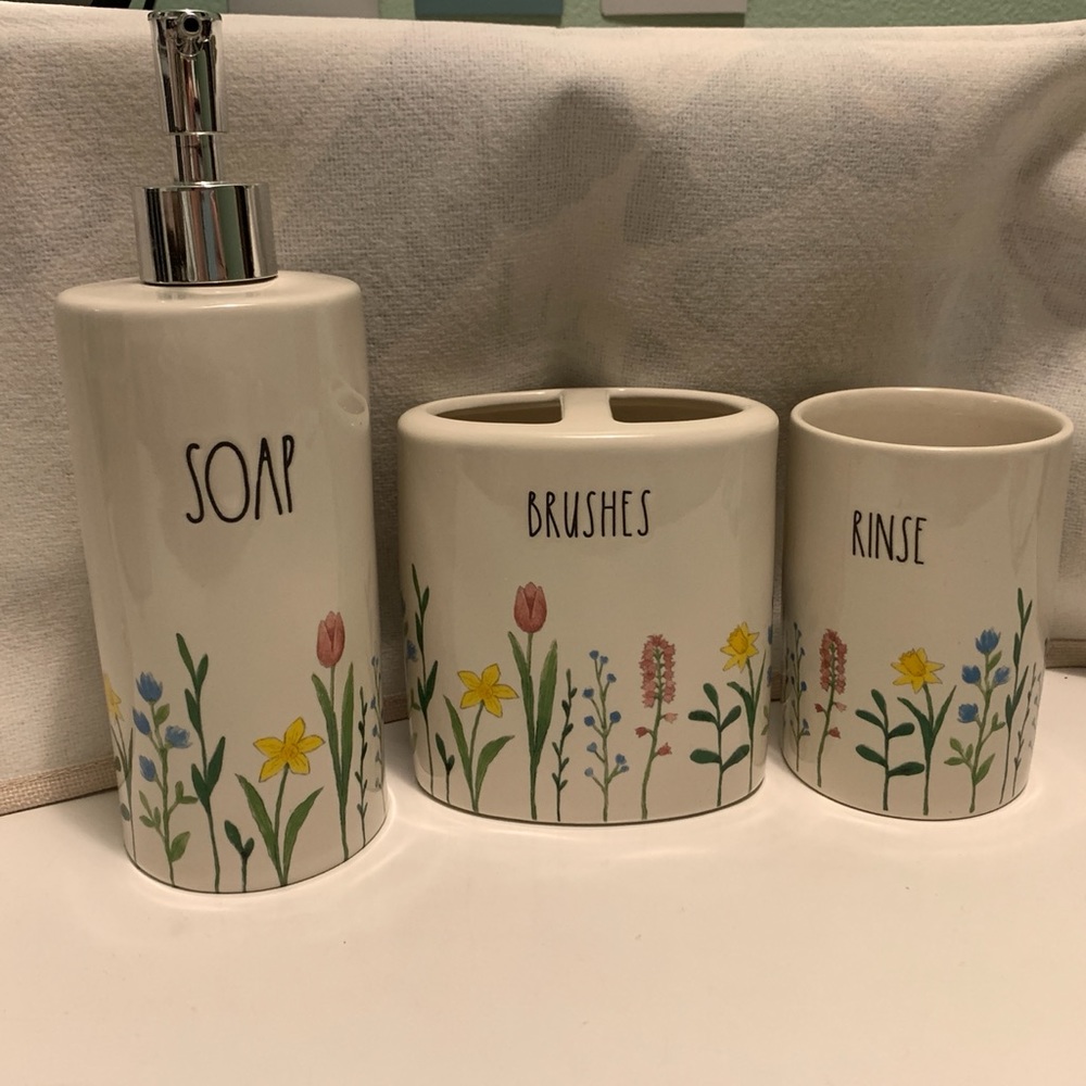RAE DUNN BATHROOM SET